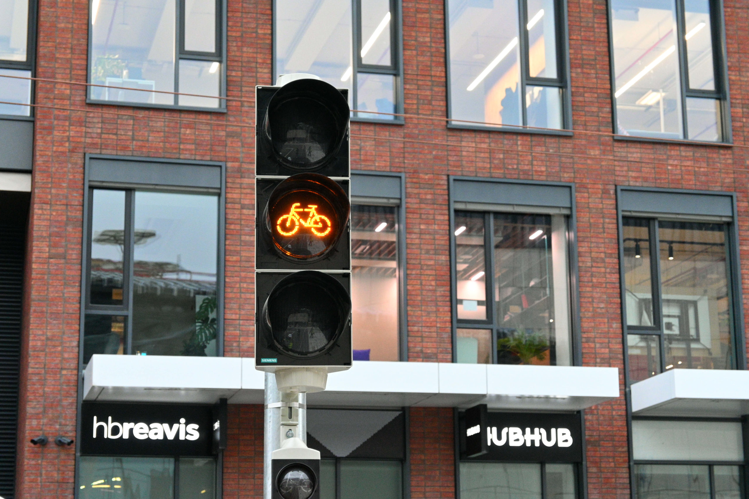 HB Reavis autobusová stanica mlynské nivy prejazdná oprava Bratislava opravár práca ulica cesta