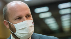 Minister Naď ponúka