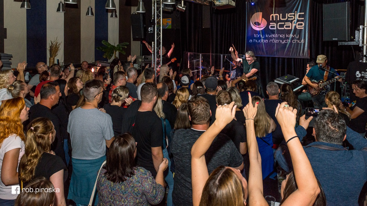 covid cafe klub music hudba