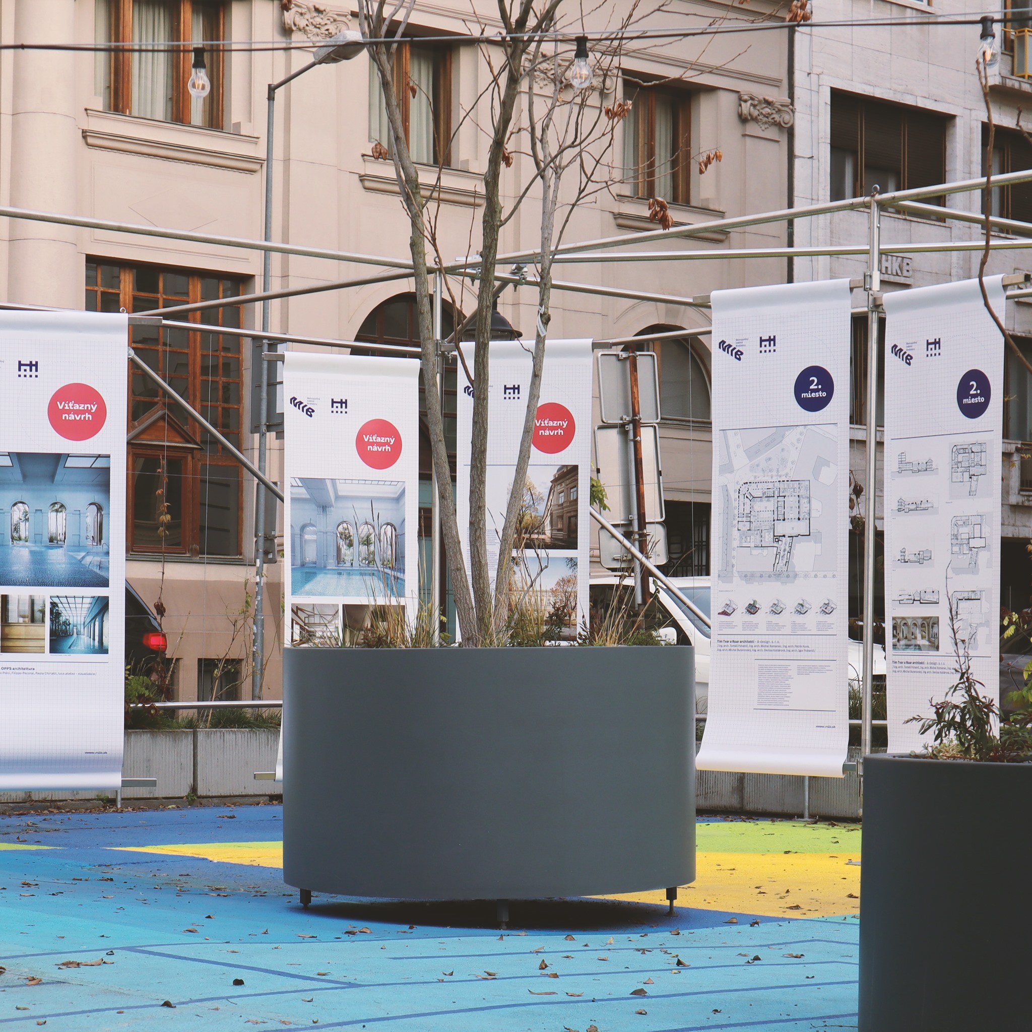 MIB, Komenského námestie