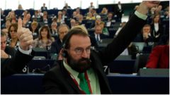 Rezignoval po orgiách