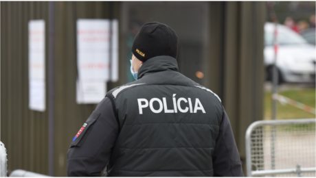 Polícia varuje ľudí,