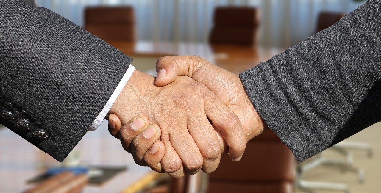 Pixabay_shaking-hands-3091906_1280