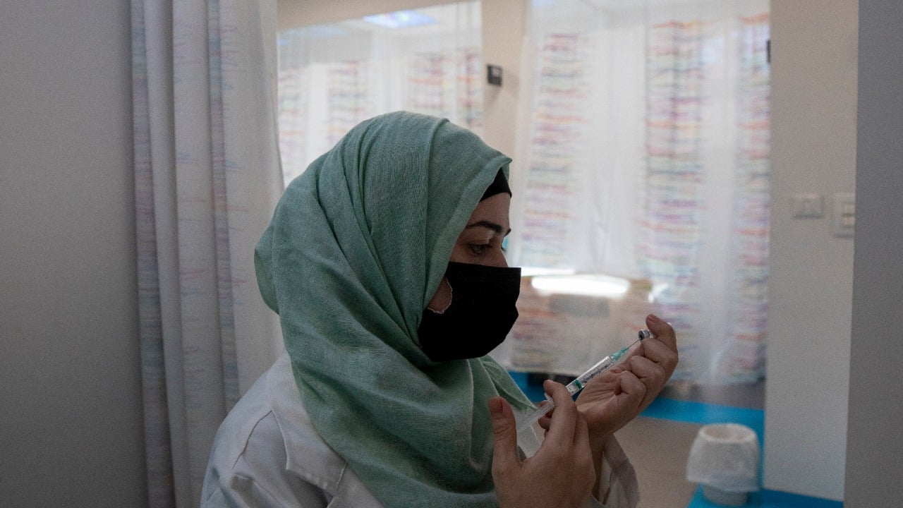 Izrael, vakcína, zdravotná sestra