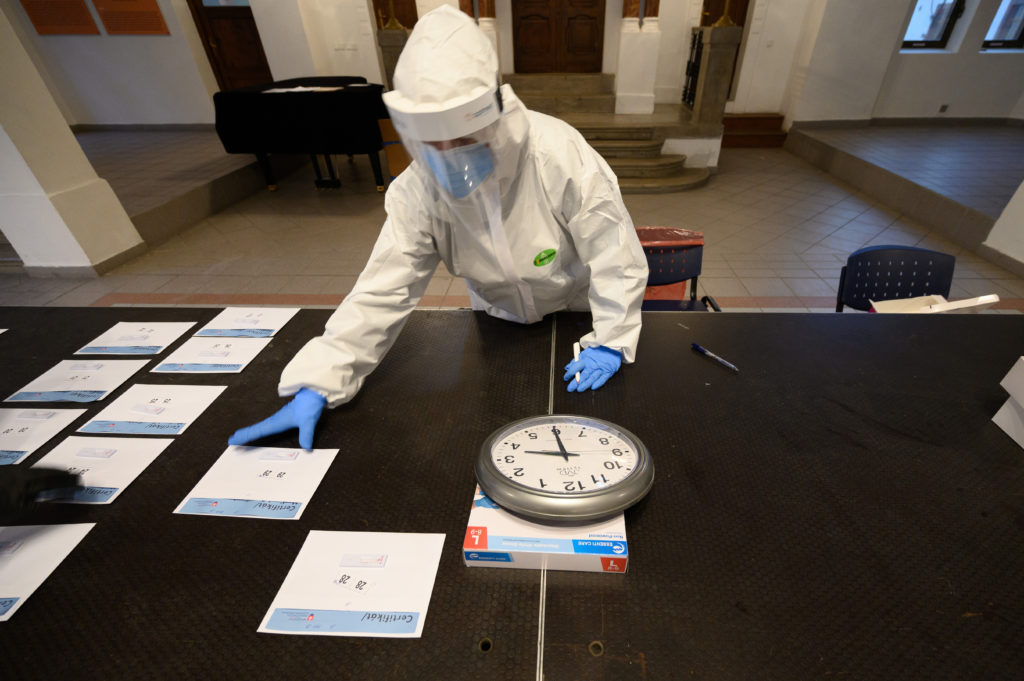 koronavirus korona covid-19