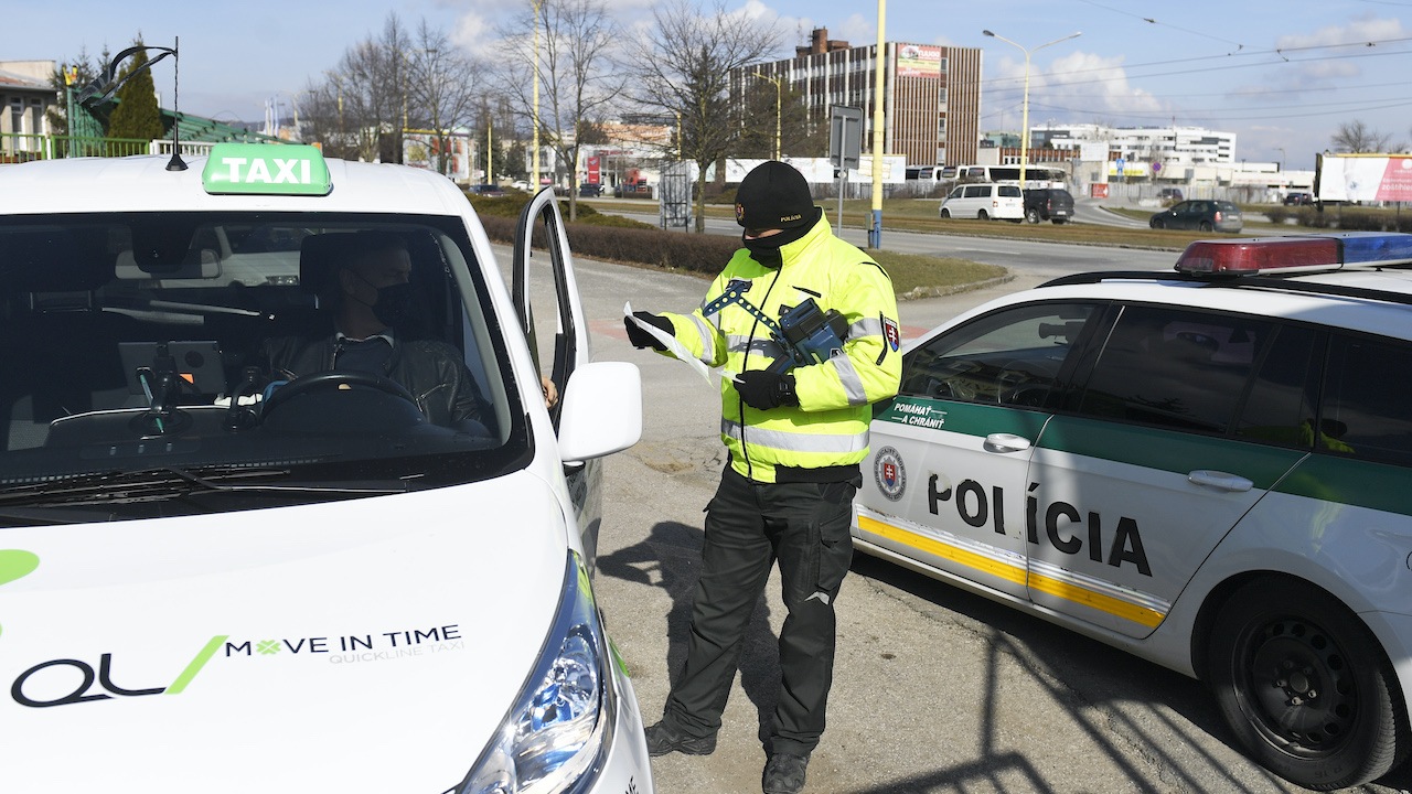 polícia kontrola opatrenia