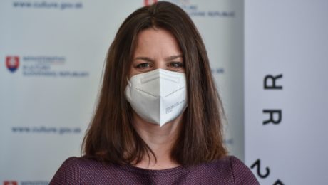 Neviditeľná ministerka čelí