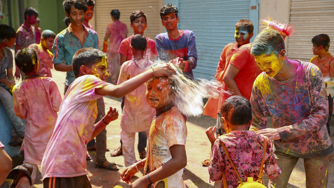 india hólí sviatok farieb