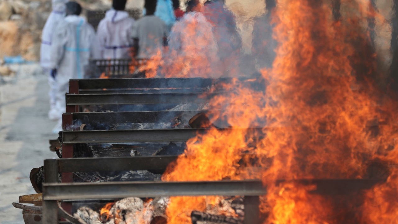 india, koronavírus, kremácia