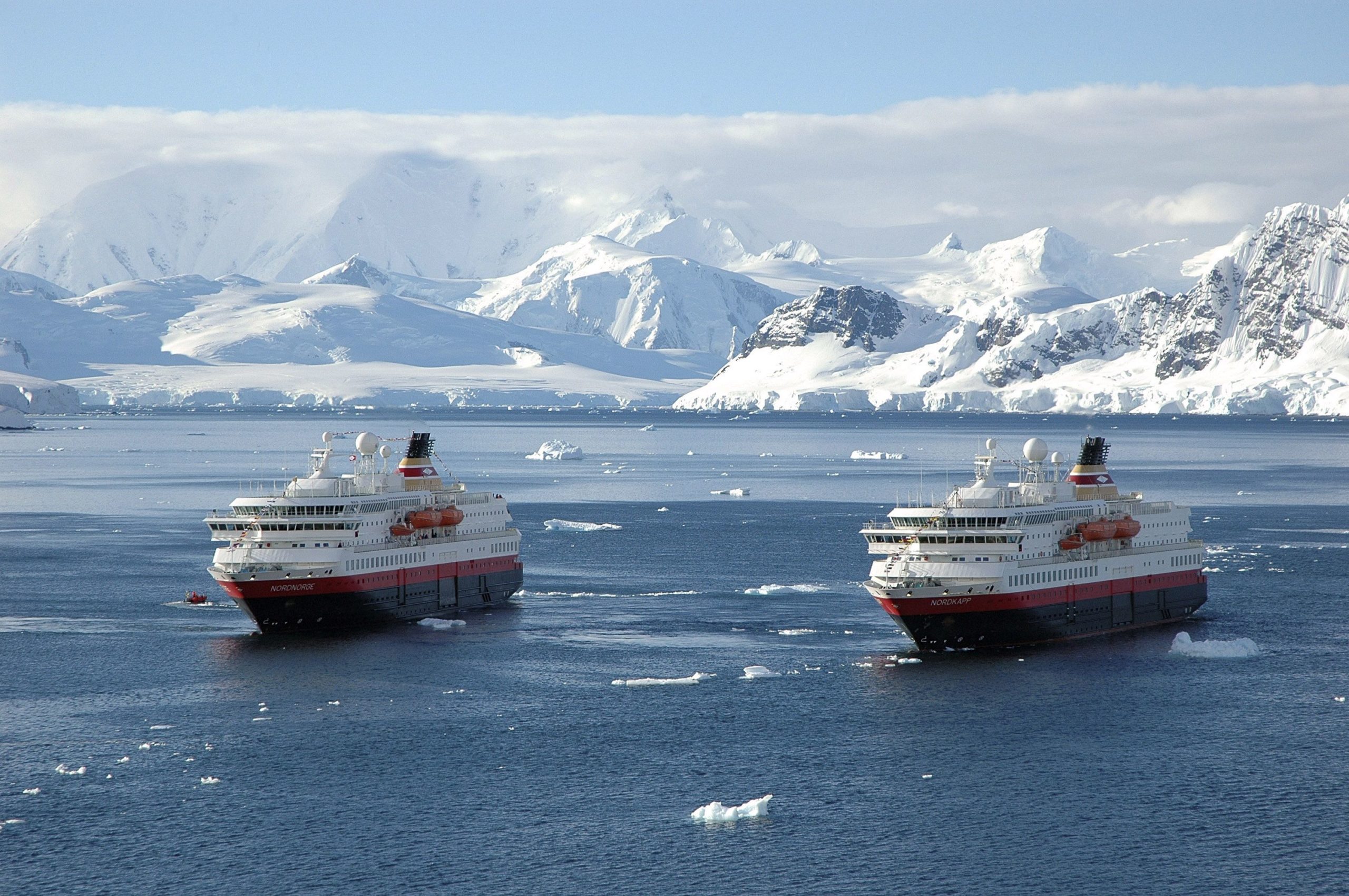 20091209_062614_Antarctica_Tourism_ANT1010066743