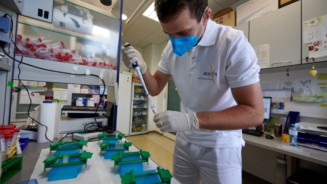 AXON koronavírus veda Slovensko COVID-19 vakcína