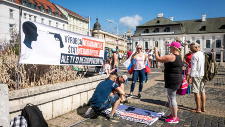 Protestujúci v Bratislave