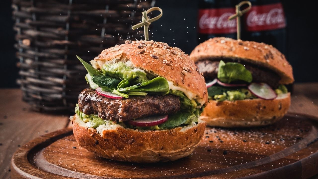 Na snímke je burger.