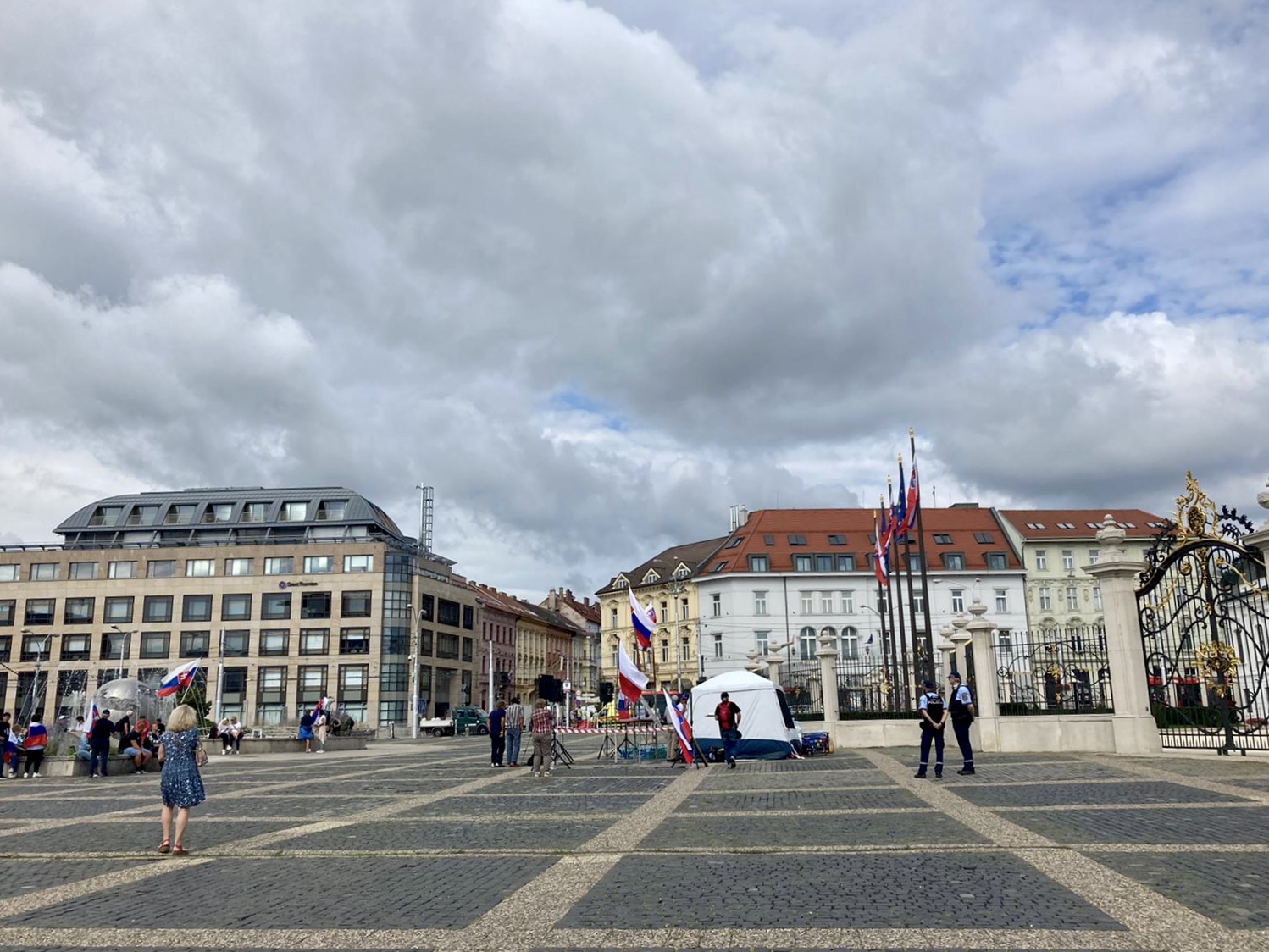 Aktuálna situácia na Hodžovom námestí