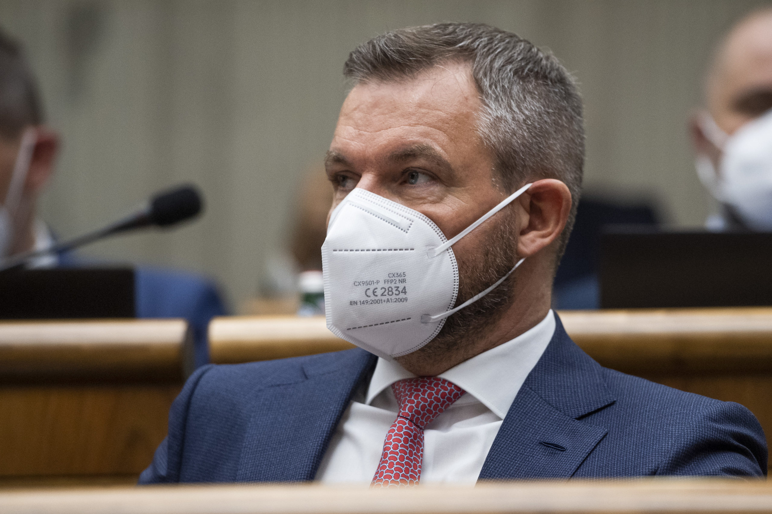 Pellegrini s respirátorom počas pandémie