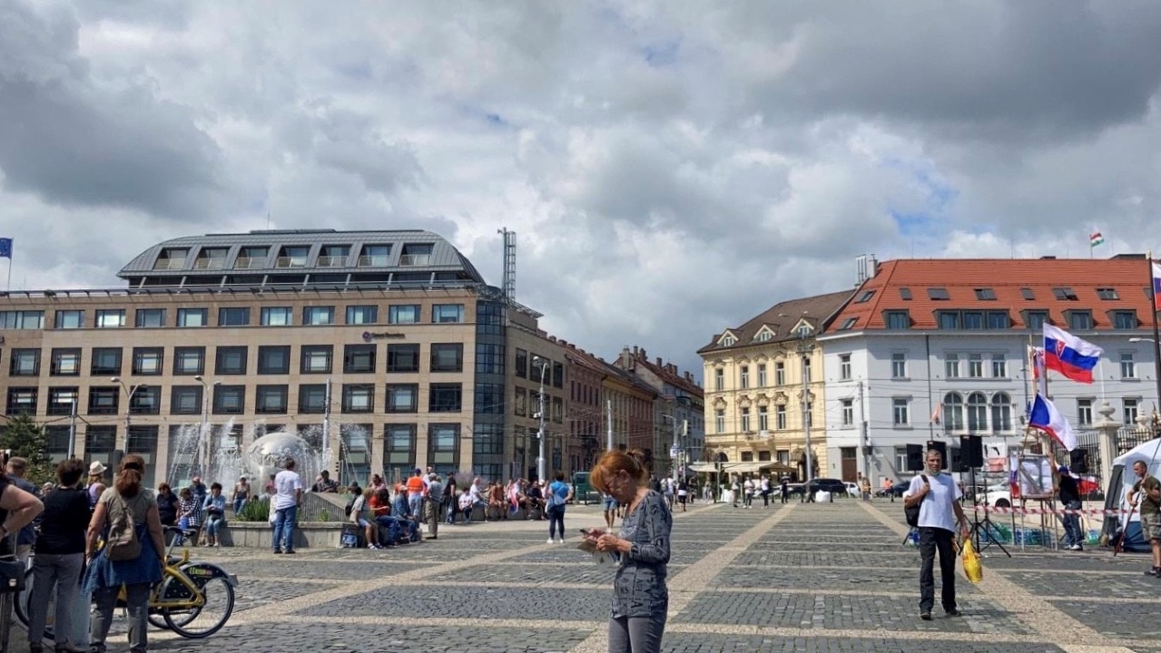 Akttuálna situácia na Hodžovom námestí