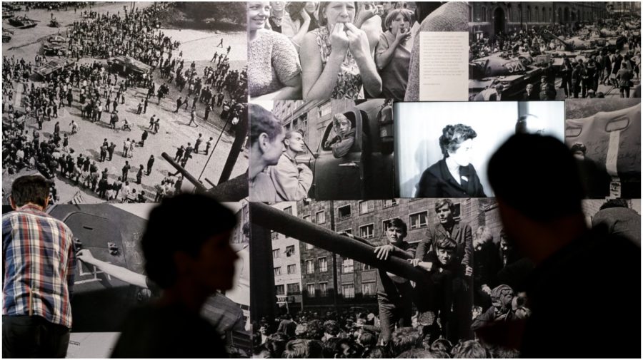 Snímka z vernisáže výstavy Okupácia 1968.