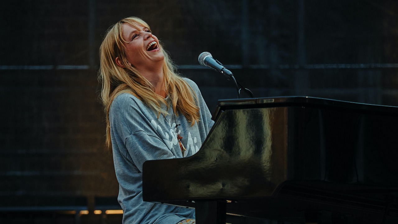 klavir zena muzika hudba