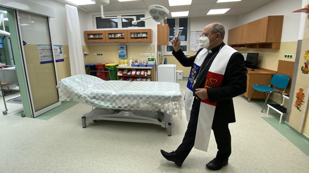 nemocnica kňaz farár