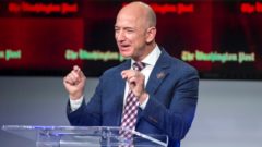Bezos má na