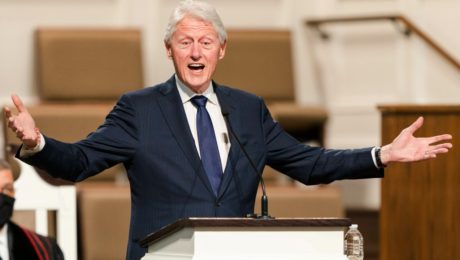 Billa Clintona hospitalizovali