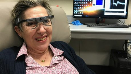 ÚŽASNÝ OBJAV: Slepá žena dokázala znova vidieť. Vedci vytvorili implantát, ktorý môže zmeniť svet
