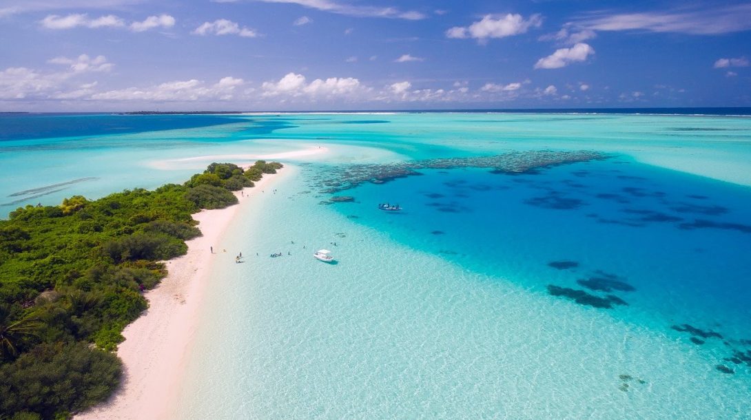 maldivy dovolenka more pláž