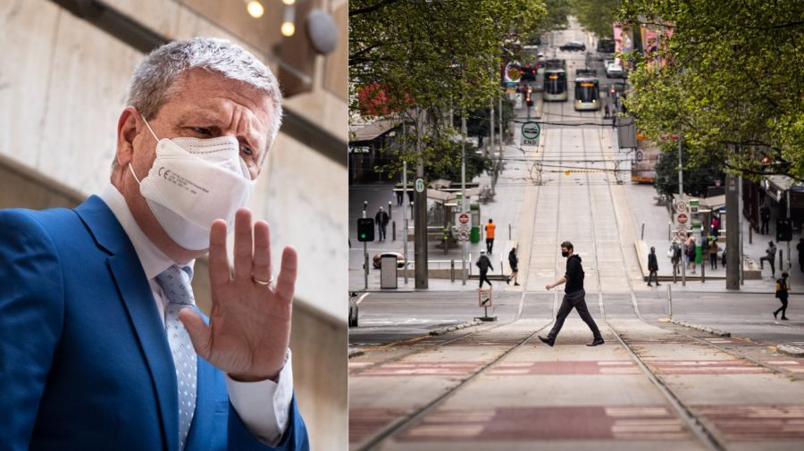 Na snímke minister zdravotníctva Vladimír Lengvarský. Na archívnej snímke z 30. septembra 2021 ľudia kráčajú cez cestu v Melbourne.