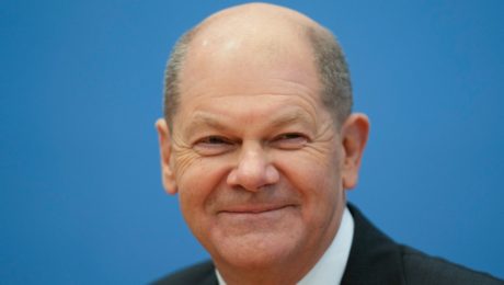 Merkelovú nahrádza Scholzomat.