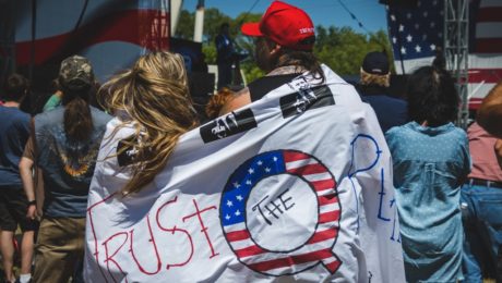 Fiasko konšpiračnej konferencie: