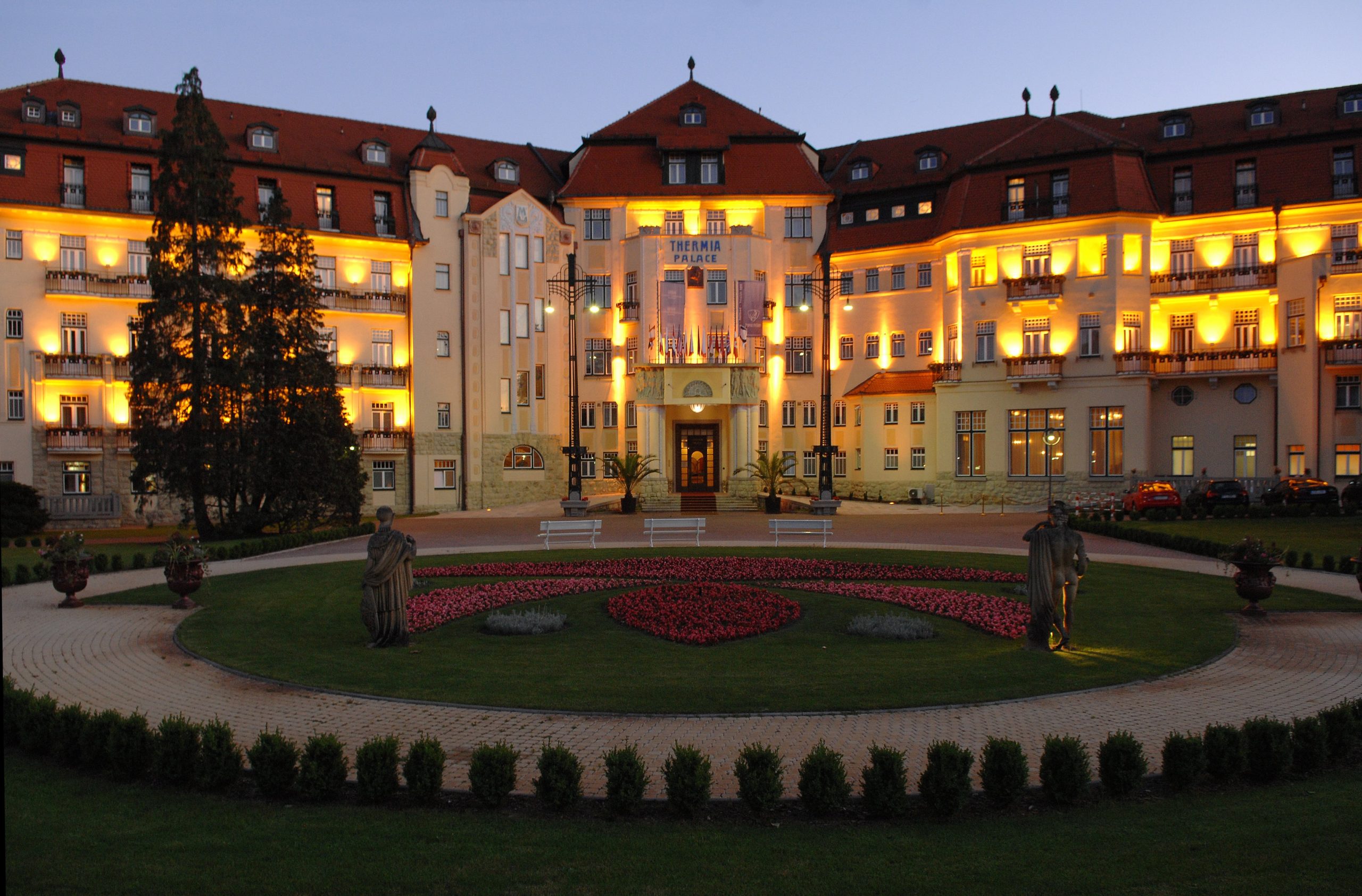 Thermia Palace-evening-min
