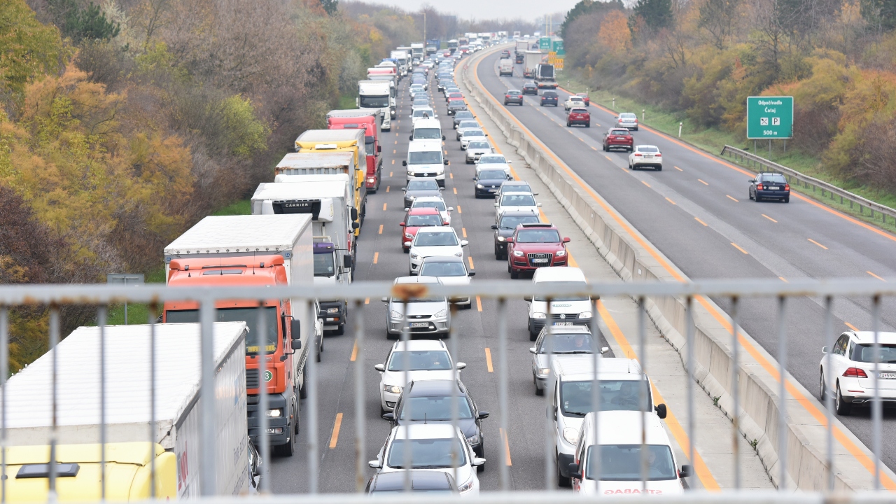 auto, dialnica, kolona, zapcha