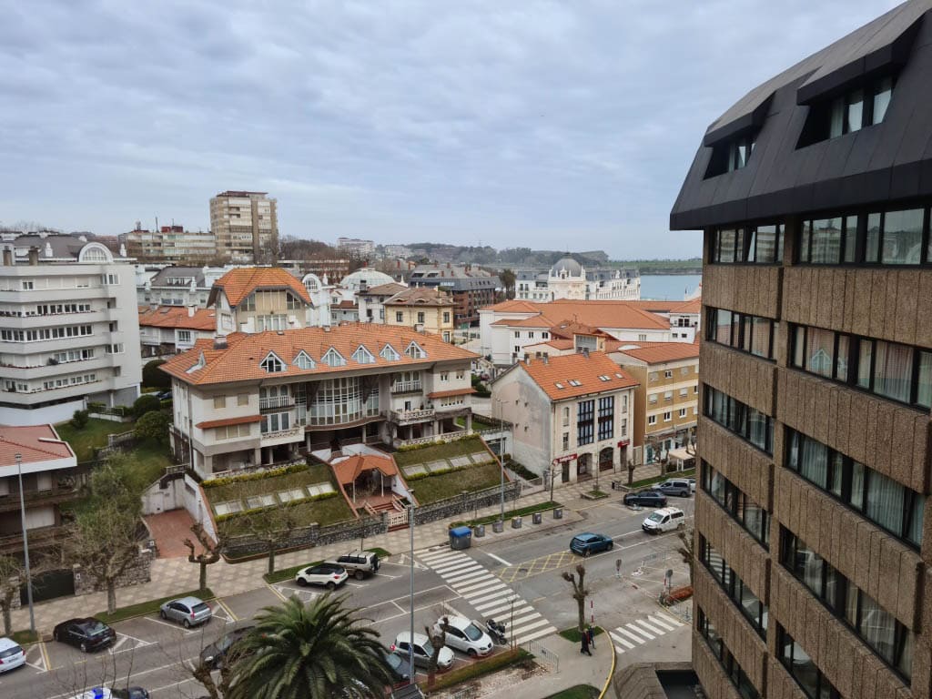 Výhľad z hotela na pobrežie Santanderu