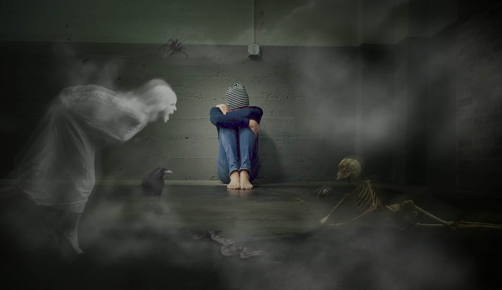 človek sklonený pred prízrakmi