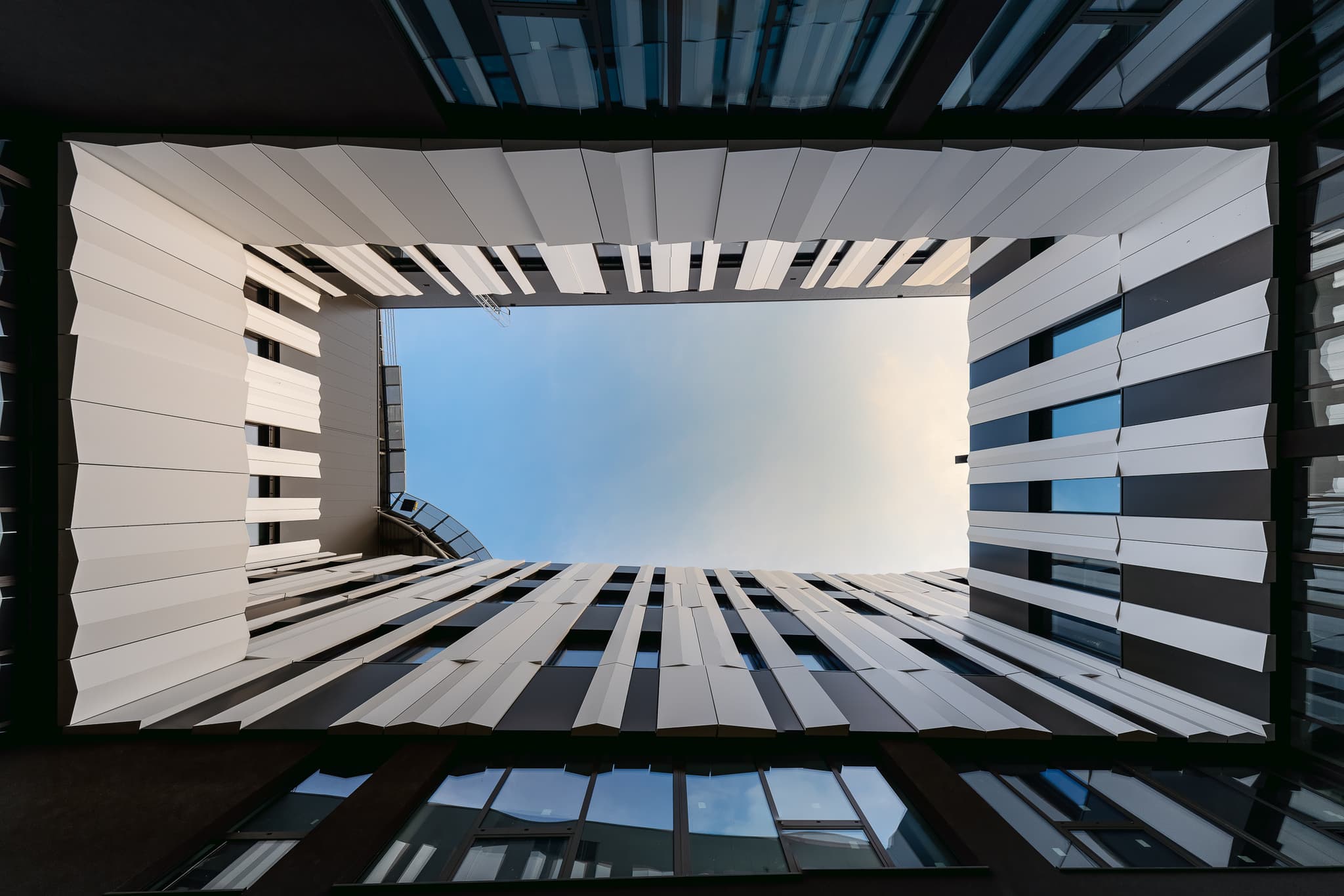 Nemocnica Bory / Stavba vychádza z projektu holandského štúdia Dutch Health Architects, ktoré razí filozofiu, že liečiť majú aj samotné priestory – preto ani jeden prvok v dizajne nie je bez svojho účelu.