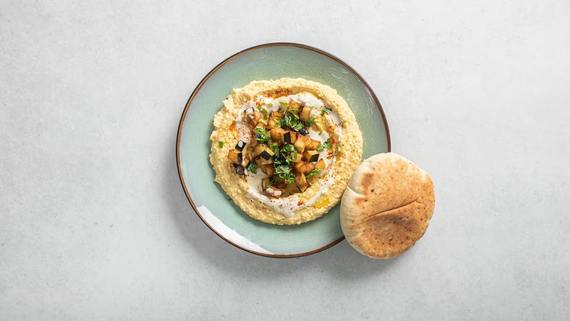 Na snímke hummus z Yalla Hummus.