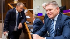 Šéf Sme rodina Boris Kollár sa opiera v parlamente a Robert Fico s úškrnom