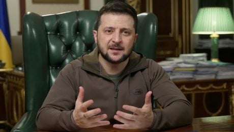 Na snímke z videa ukrajinský prezident Volodymyr Zelenskyj rozpráva z Kyjeva 6. apríla 2022.