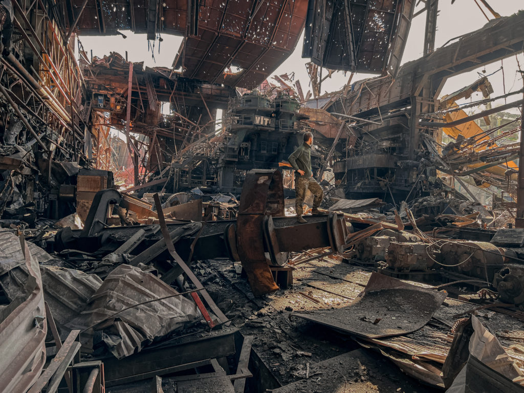 Zničené oceliarne Azovstaľ vo vojne na Ukrajine ruskou armádou