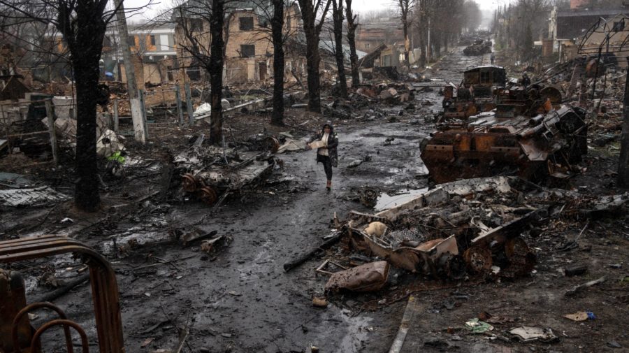 Zničená obrnené vozidlá a tanky na Ukrajine v blate
