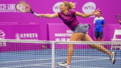 Natela Dzalamidze hrajúca tenis