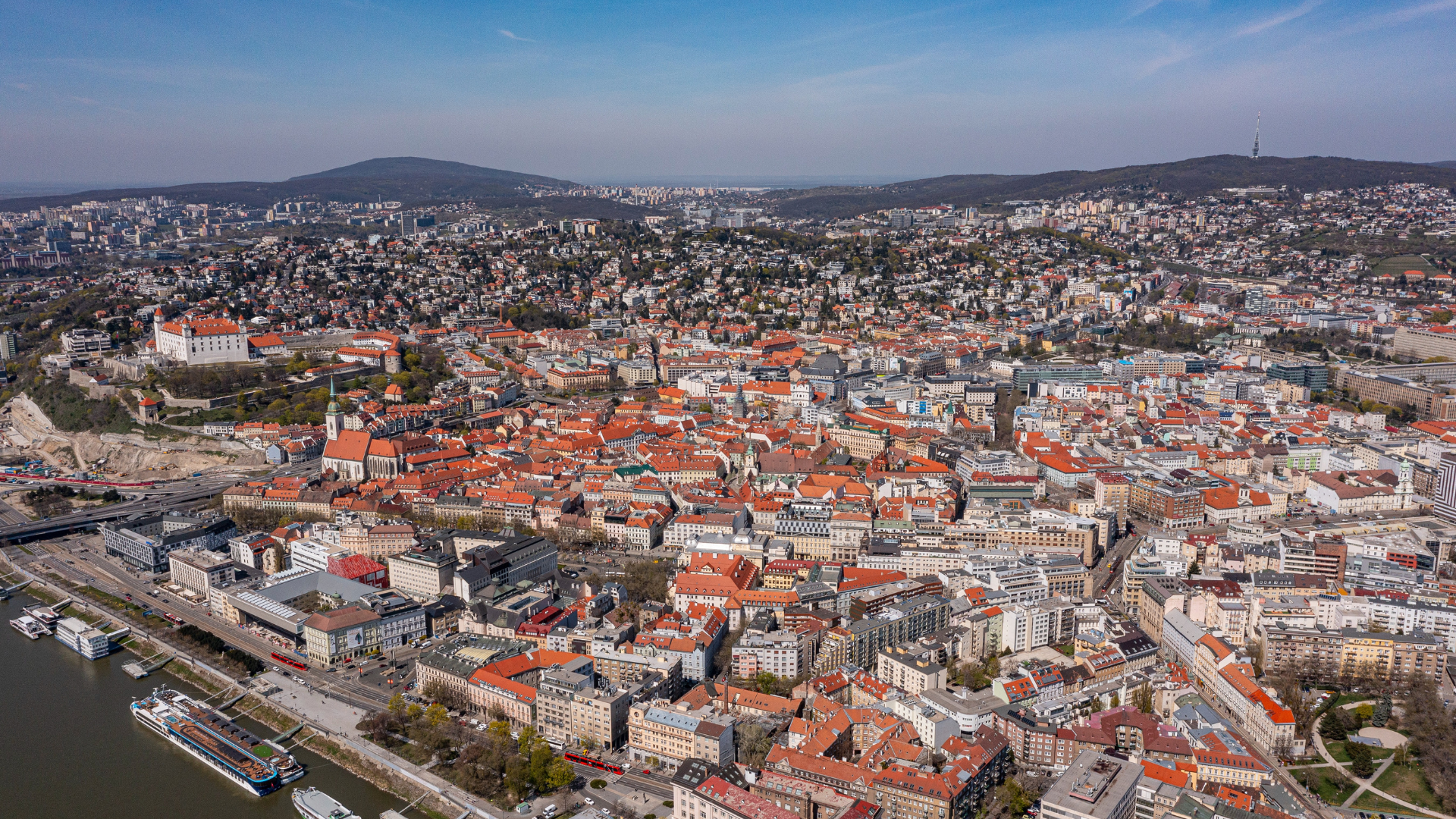 Pohľad na Bratislavu z vtáčej perspektívy