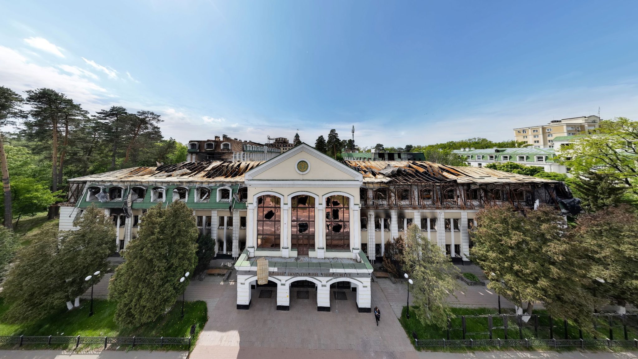 Zničená budova na Ukrajine