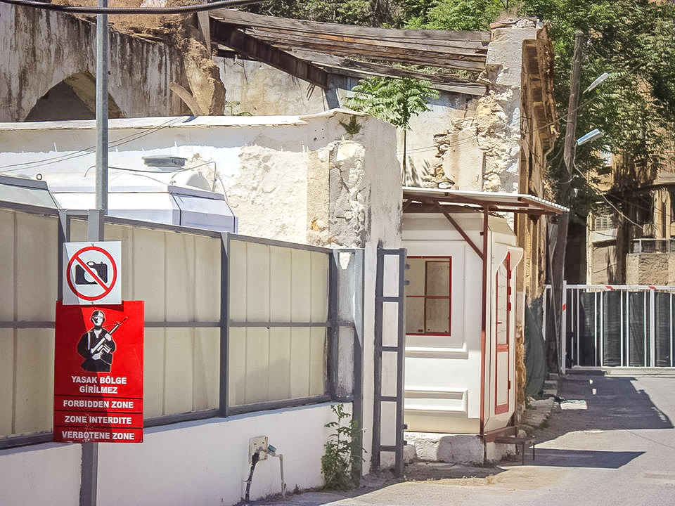 Hranica medzi Cyperskou a Severocyperskou tureckou republikou