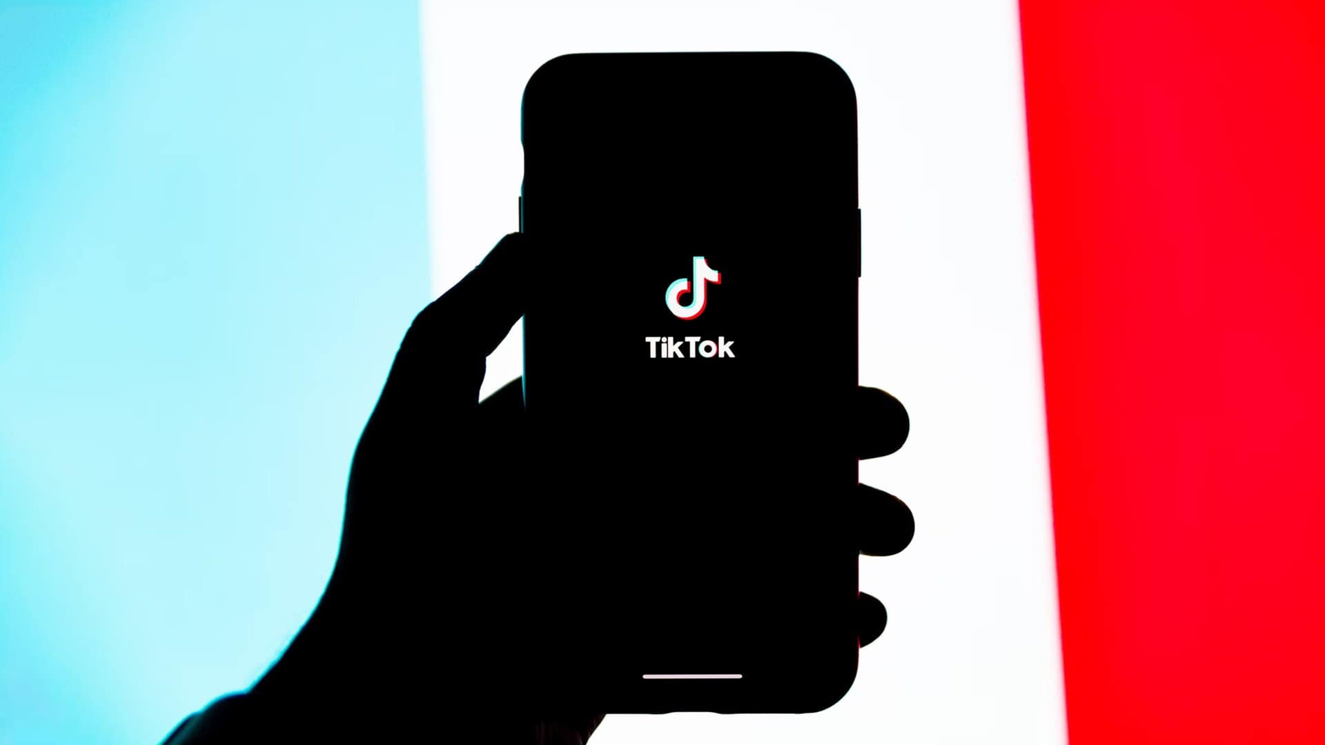 Na snímke telefón s aplikáciou TikTok.