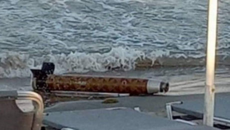 Časť ruskej rakety, ktorá sa vyplavila v Bulharsku na pláži