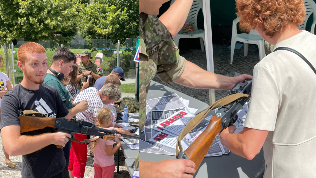 Stánok Čestnej stráže počas Dňa otvorených dverí v paláci
