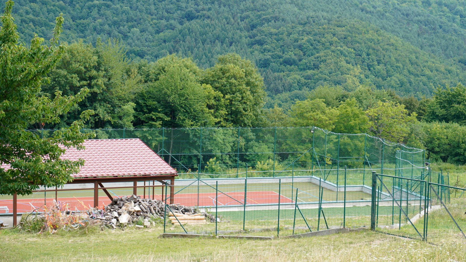 Multifunkčné ihrisko v lesoch