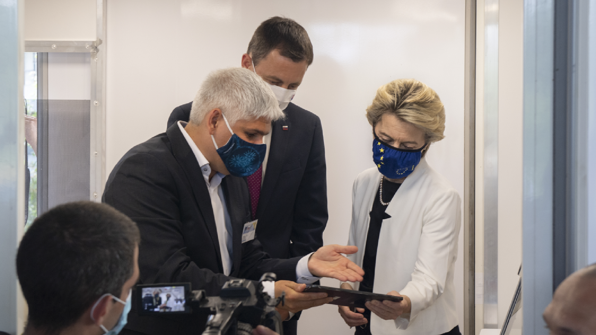 čekan stojaci pri predsedníčke európskej komisie