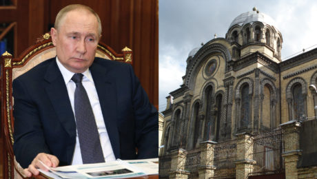 Prezident Ruska Vladimir Putin sedí smutný na stoličke. Väzenie, do ktorého ho virtuálne zavreli Litovci.
